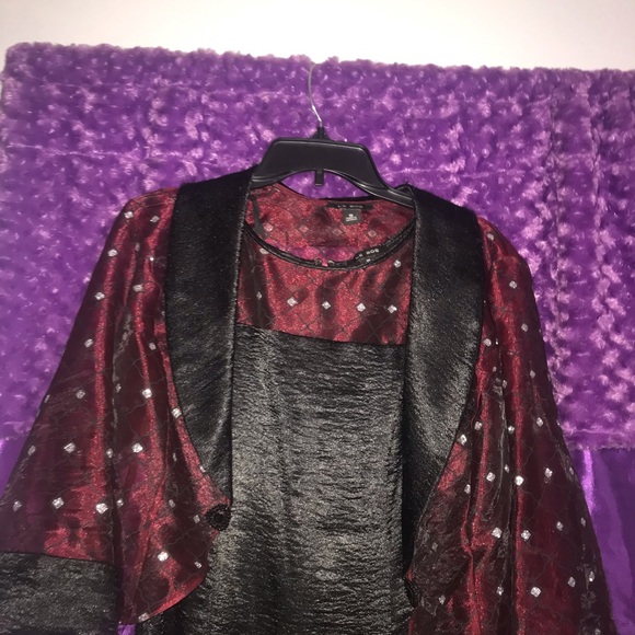 long black dress with red open blouse - Picture 2 of 3